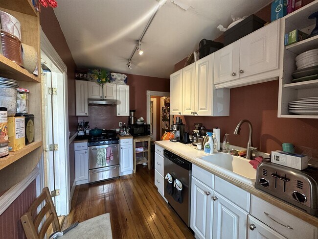 Photo - 71 Woods Ave Unit 3