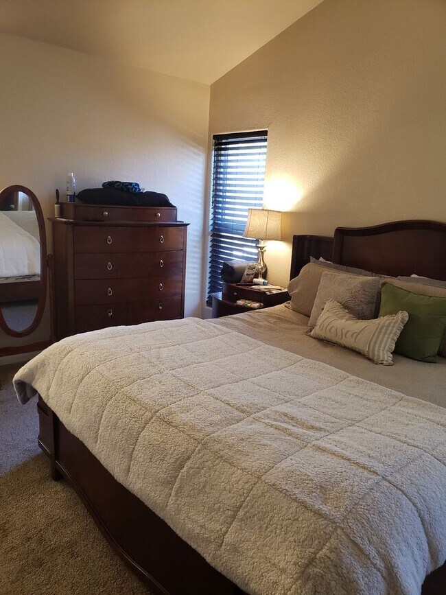 Photo - Move in Ready 3bed/3bath, beautiful backyard