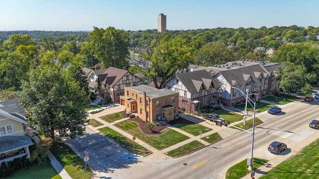 Photo - 2 Bedroom Duplex Residence near UNMC & Blackstone Unidad 300 S. 49th Street