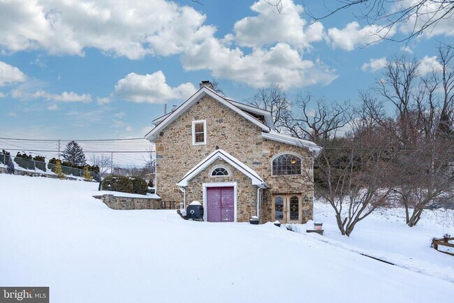 Photo - 2568 Pike Ave