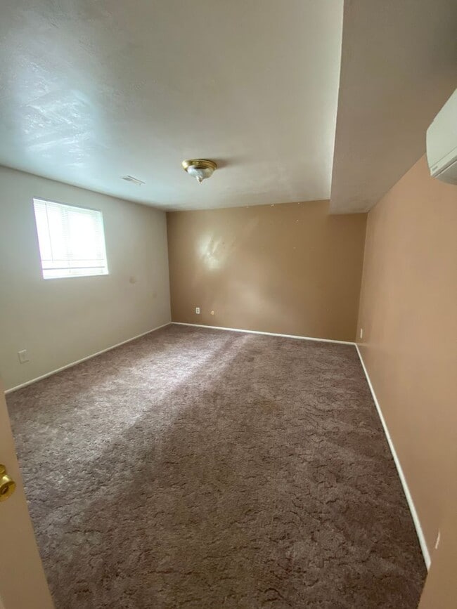 Photo - Contract Sale! 1B/1B Pet Friendly Apartment South of BYU Unidad 216