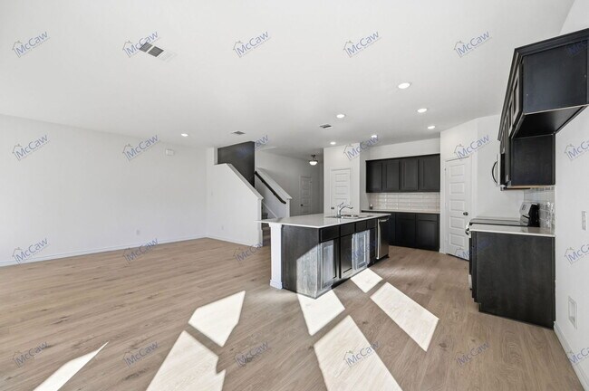 Photo - 402 Wrangler Ln