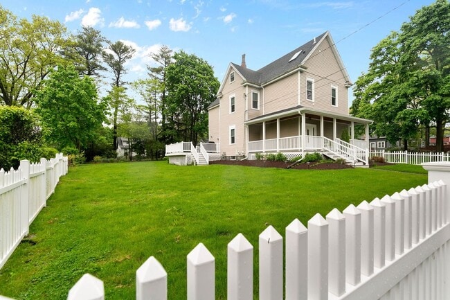 Photo - 201 Adams St House