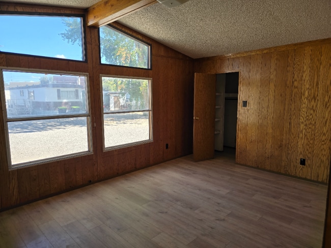 Photo - 324 W Blanco Blvd