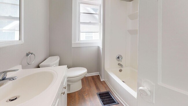 Photo - 703 Excelsior Ave Unit 703 Excelsior Ave -  2