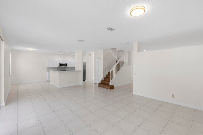 Photo - 872 Tanglewood Cir