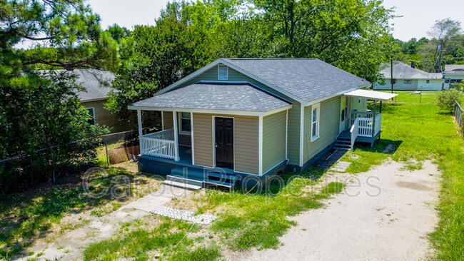 Building Photo - 136 Powder St SW