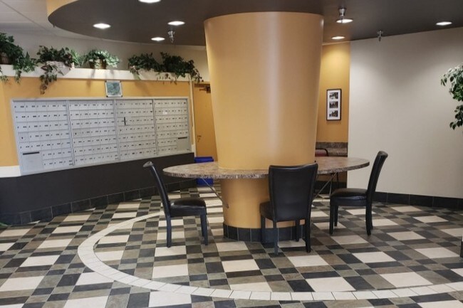 Lobby - Diamond Square Apartments