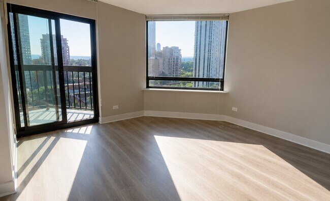 Photo - 2500 N Clark St