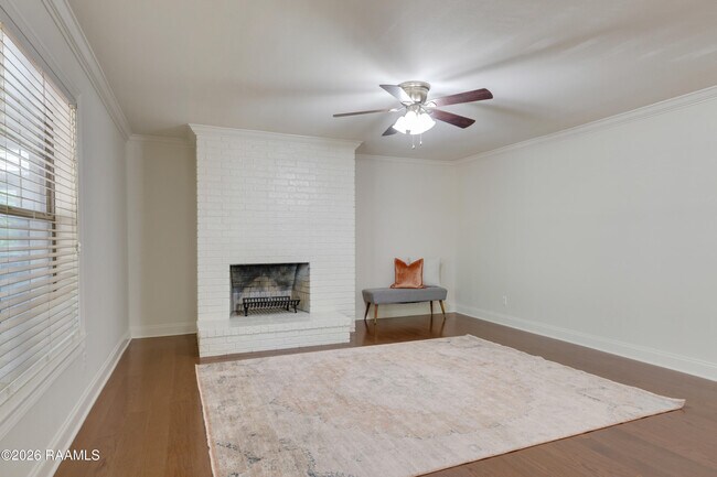 112 Hillside Dr