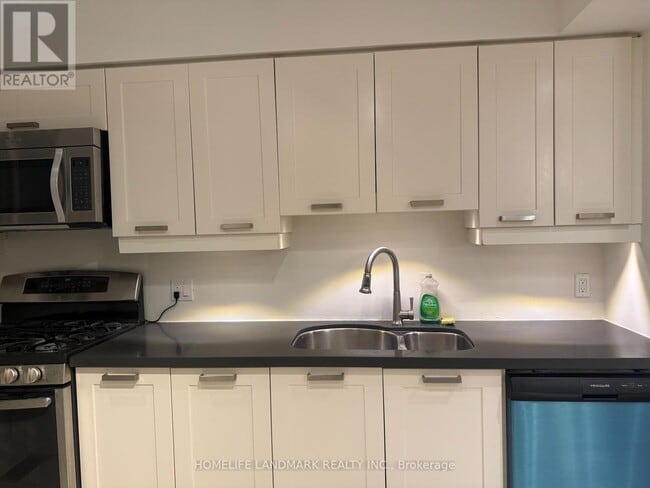 Photo - 307 Axminster Dr