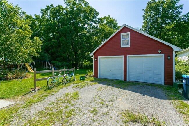 Photo - 2153 5 Mile Line Road