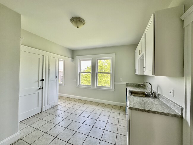 Photo - 52 Alaric St Unit 3