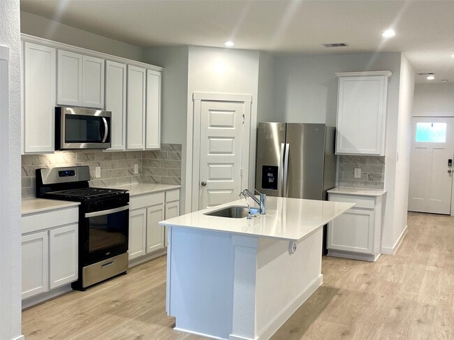 Photo - 31710 Carlisle Cv Ct