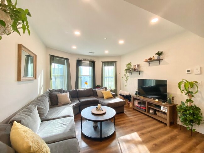 Photo - 843 Columbia Rd