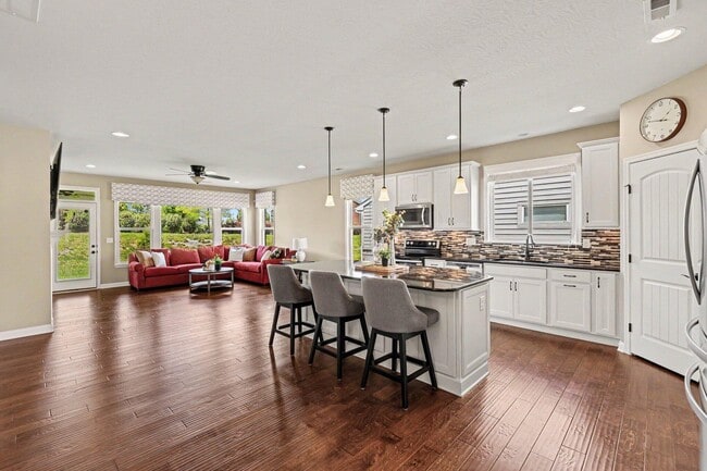 Photo - 1332 Woodlawn Ct