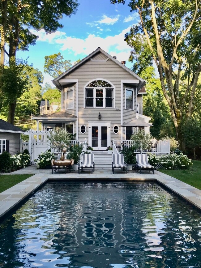 Photo - 233 Rowayton Ave