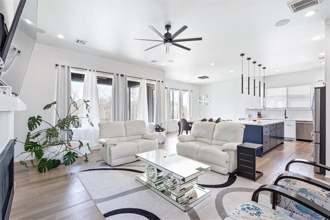 Photo - 1603 NW Santorini Ln