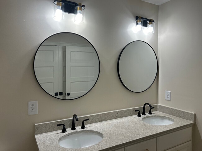 Photo - 134 N Clarendon Dr