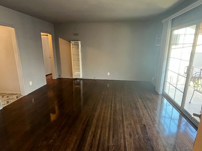 Photo - 13744 Burbank Blvd Unidad A