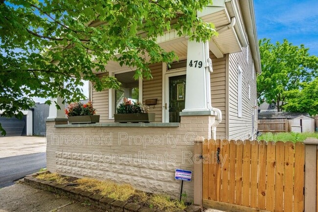 Photo - 479 Siebert St