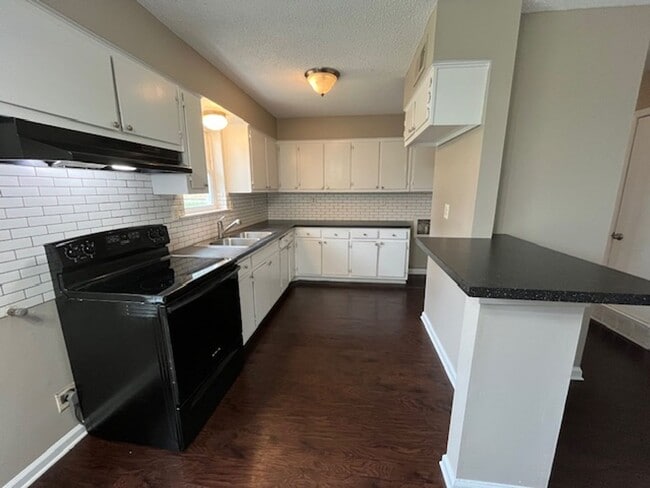 Photo - Renovated 4 Bedroom 1 Bath Home for Rent!