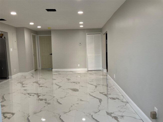 Photo - 642 NW 14th Way