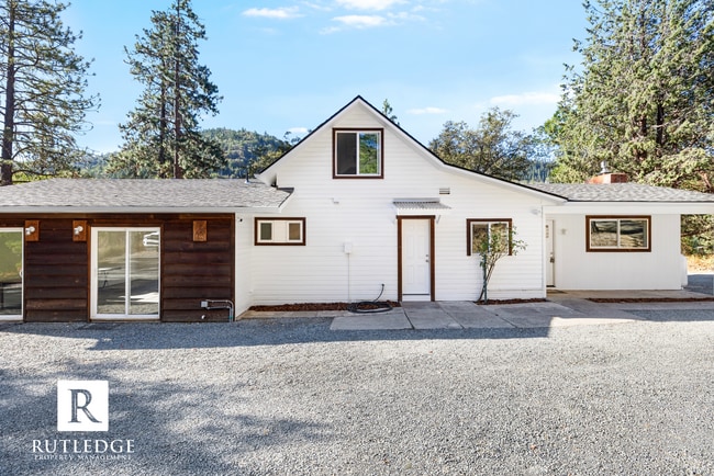 Building Photo - Country Living with a View / 4 miles from Jacksonville