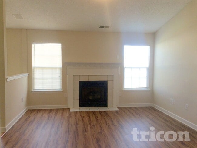 Photo - 919 Lakehill Rd