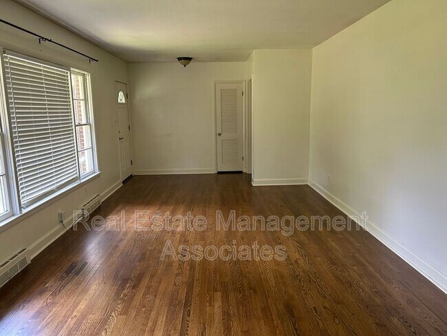 Photo - 901 Mockingbird Ln