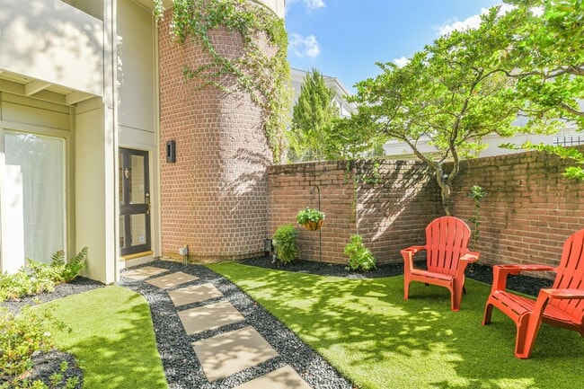 Building Photo - 2310 Steel St Unit 13