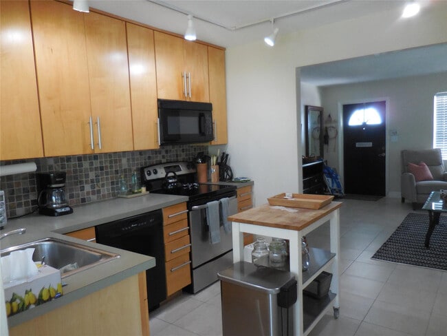 3050 NW 1st Ave