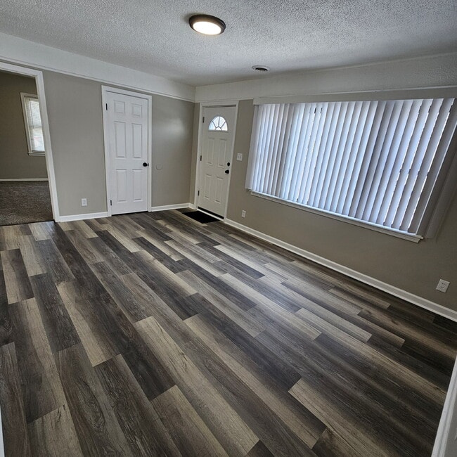 Photo - 3 Bedroom Ranch Completely Renovated - New Flooring, Doors and Fixtures, New Bathroom, New Kitche...