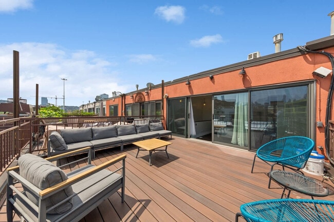 Photo - 657 N Carpenter St Unit ID1366495P