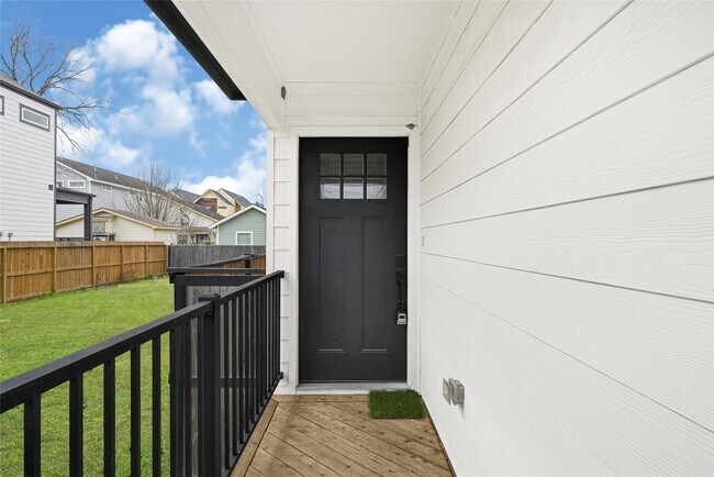 Photo - 3513 Omega St