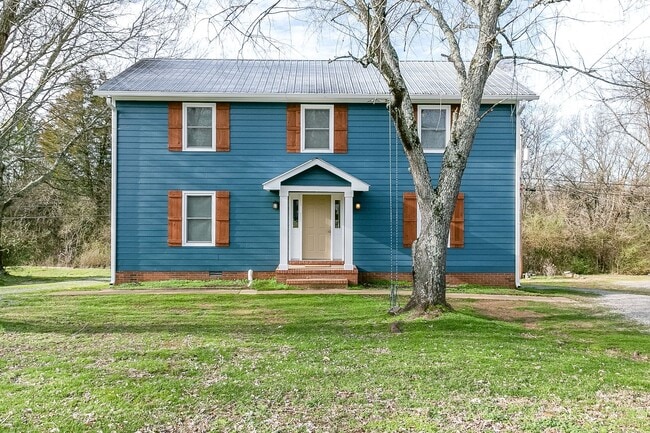Building Photo - 1027 Chickasaw Trail Rental