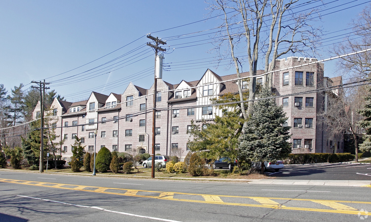 Photo - Larchmont Gables Apartment