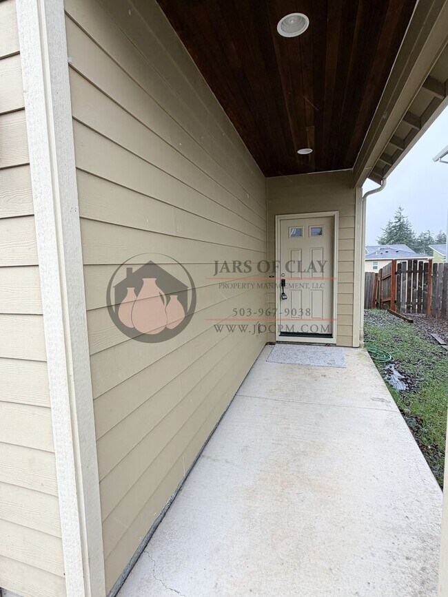 Photo - Move in Special $600 Off First Months-  Brand New Carpet & Freshly Painted