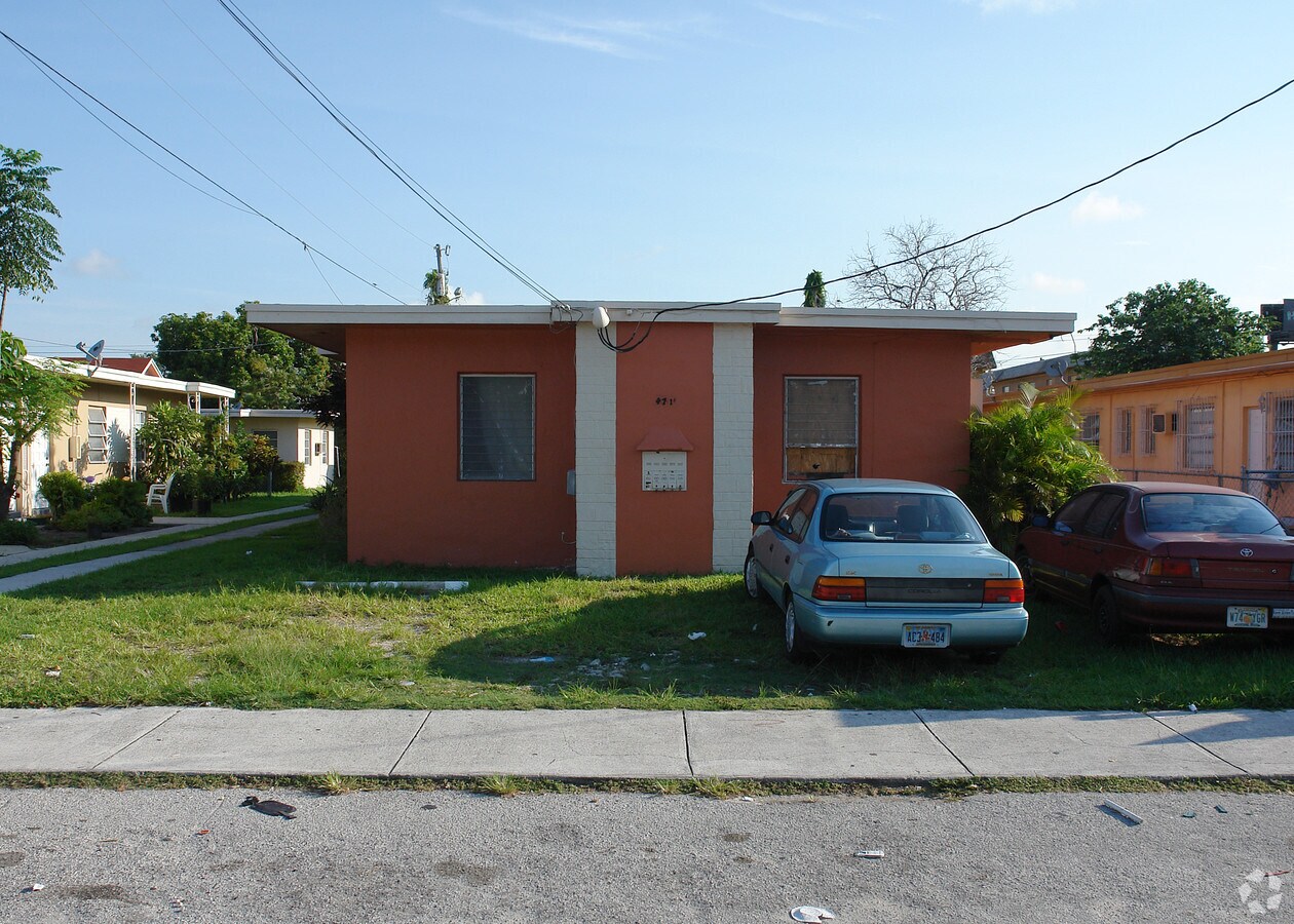 Photo - 471 SW 10th St