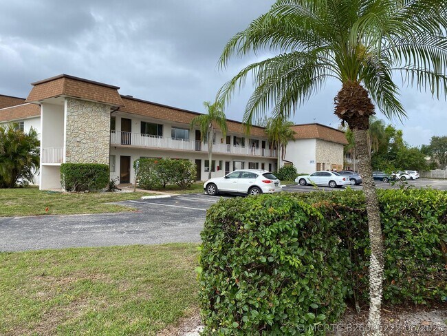 Building Photo - 2878 Donnelly Dr Unit 204
