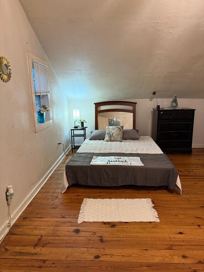 Photo - 2328 Union St