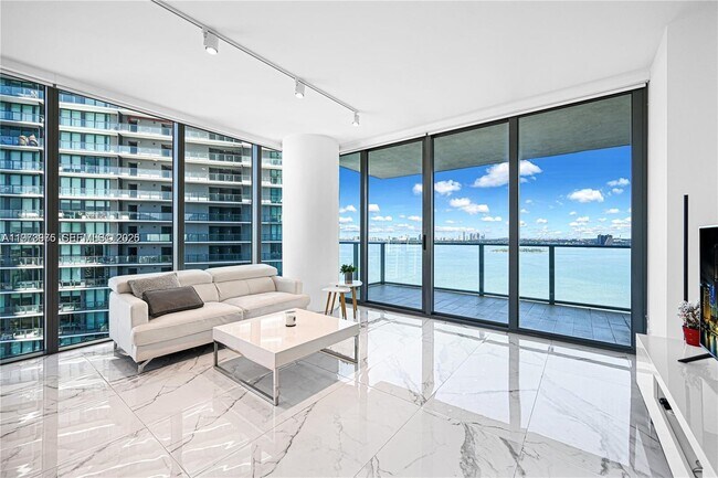 Photo - 650 NE 32nd St Unidad 2007