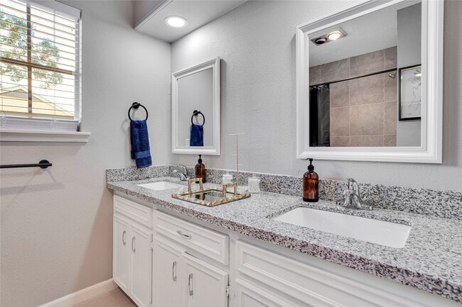 Photo - 1523 Saddlecreek Dr