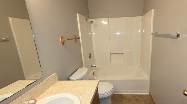 Photo - 2 Bedroom 2 Bathroom Duplex! Southwest Springfield! $1050! Kickapoo School District!