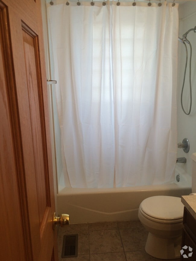 Building Photo - 2837 County Rd H2 Unit lower Rental