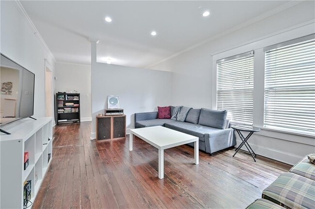 Photo - 1070 Wylie St SE