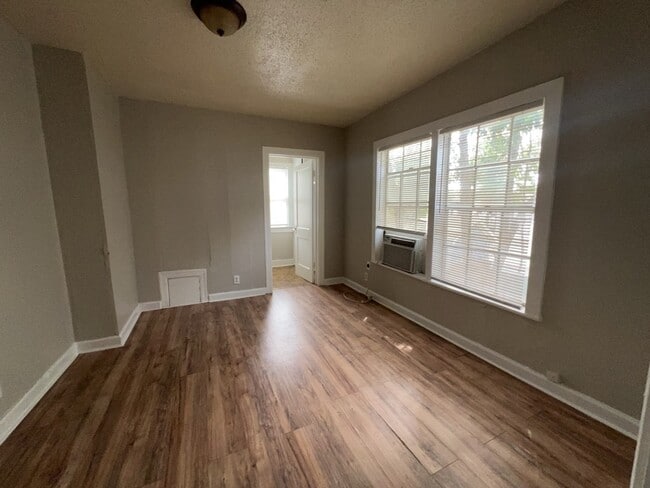 Photo - 1552 Lombardy St Unit 4