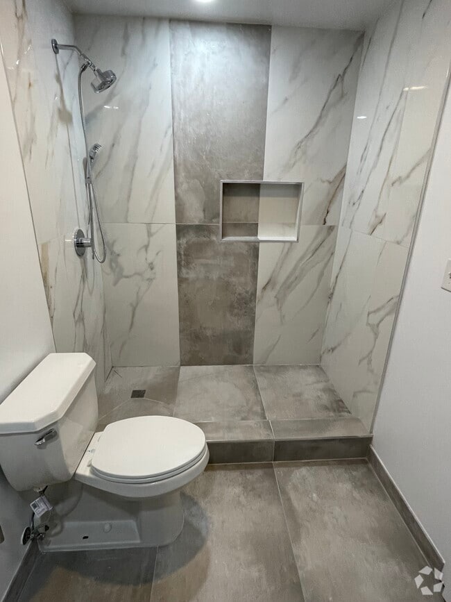 Building Photo - 811 S Lytle St Unit 618 Rental