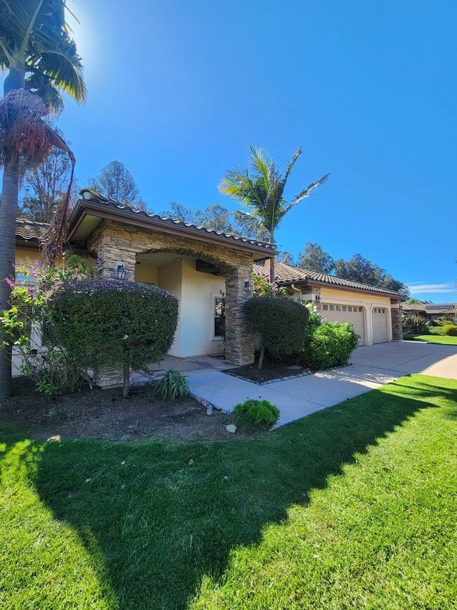 Gorgeous and Spacious 4 Bedroom Home - Gorgeous and Spacious 4 Bedroom Home