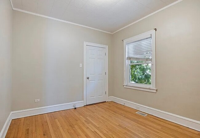 Photo - 8756 Sproat Ave